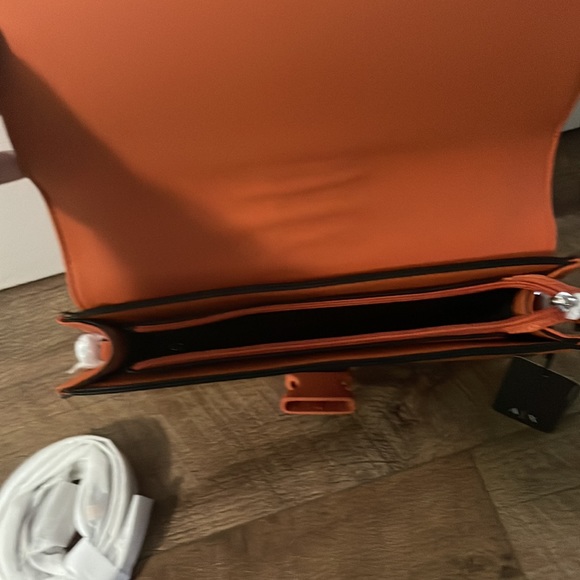 Rare find Armani orange crossover bag - Picture 3 of 11